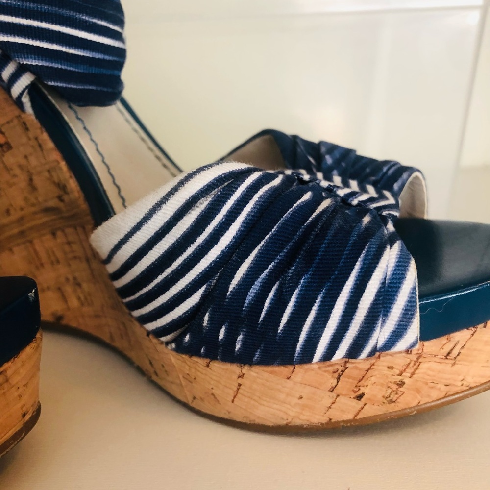 Nine West Platform Sandal with blue and white cloth design. Size 6.5 - Picture 6 of 12